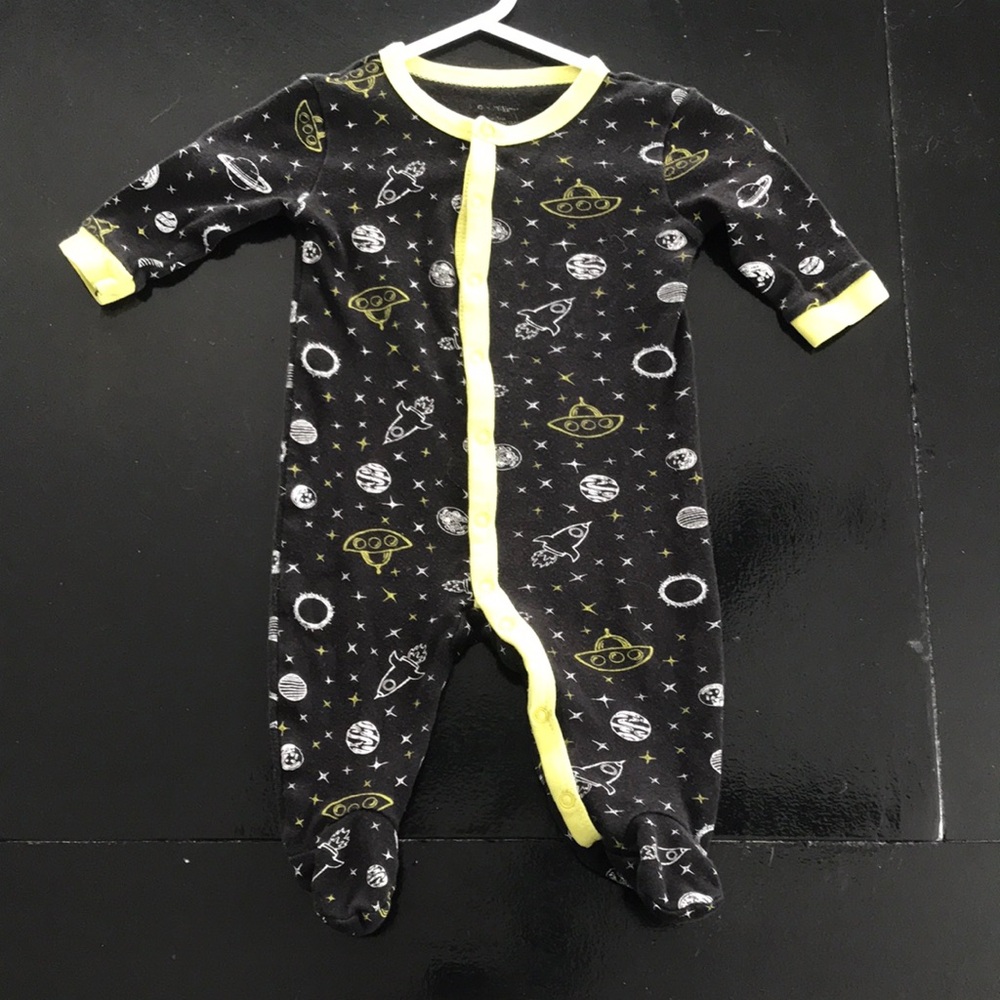 Black & Yellow Space Print Footed One-Piece for Kids